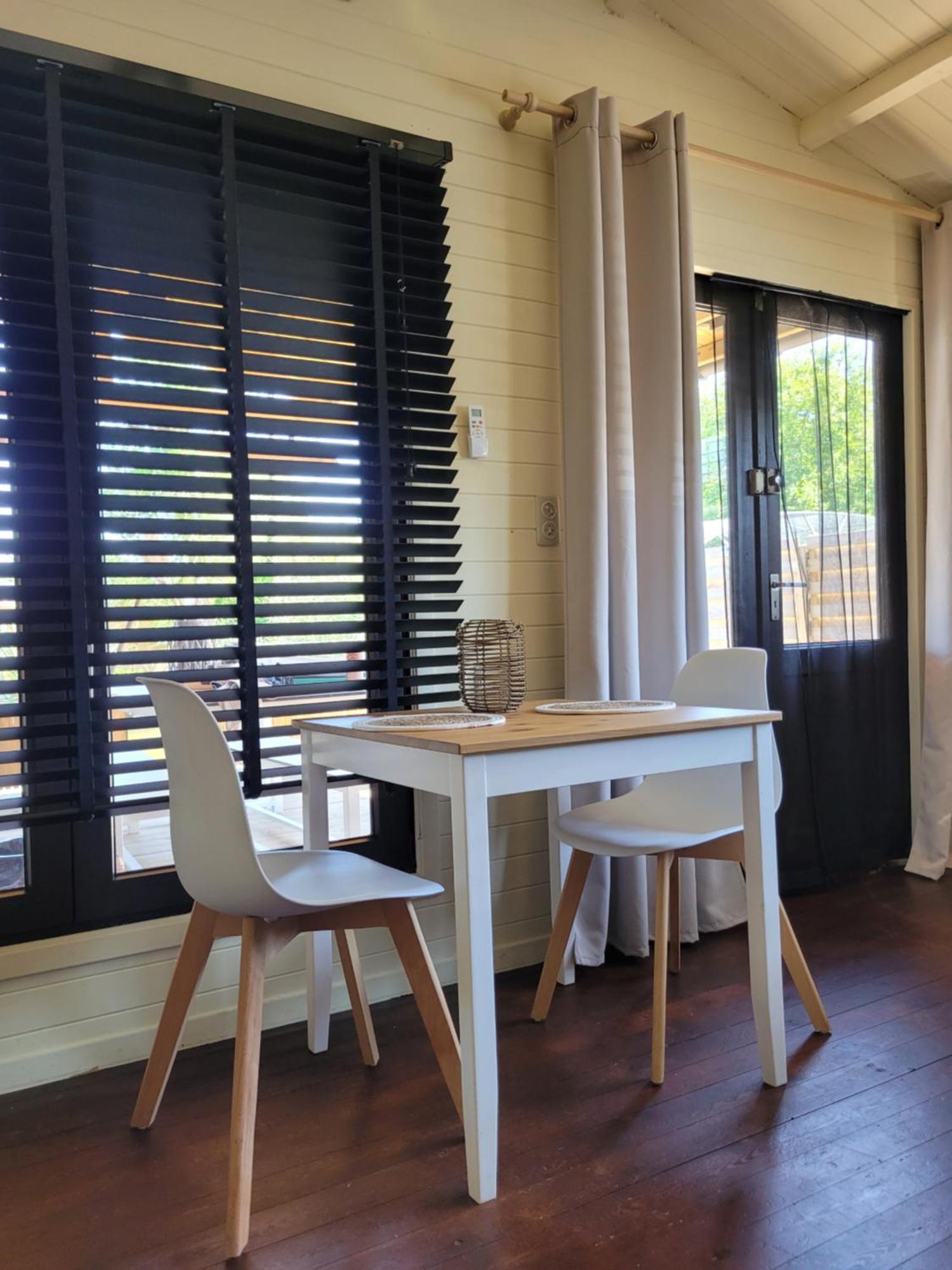 Rustig Gelegen Chalet Solvo Met Terras Aan Het Water Geel Kültér fotó