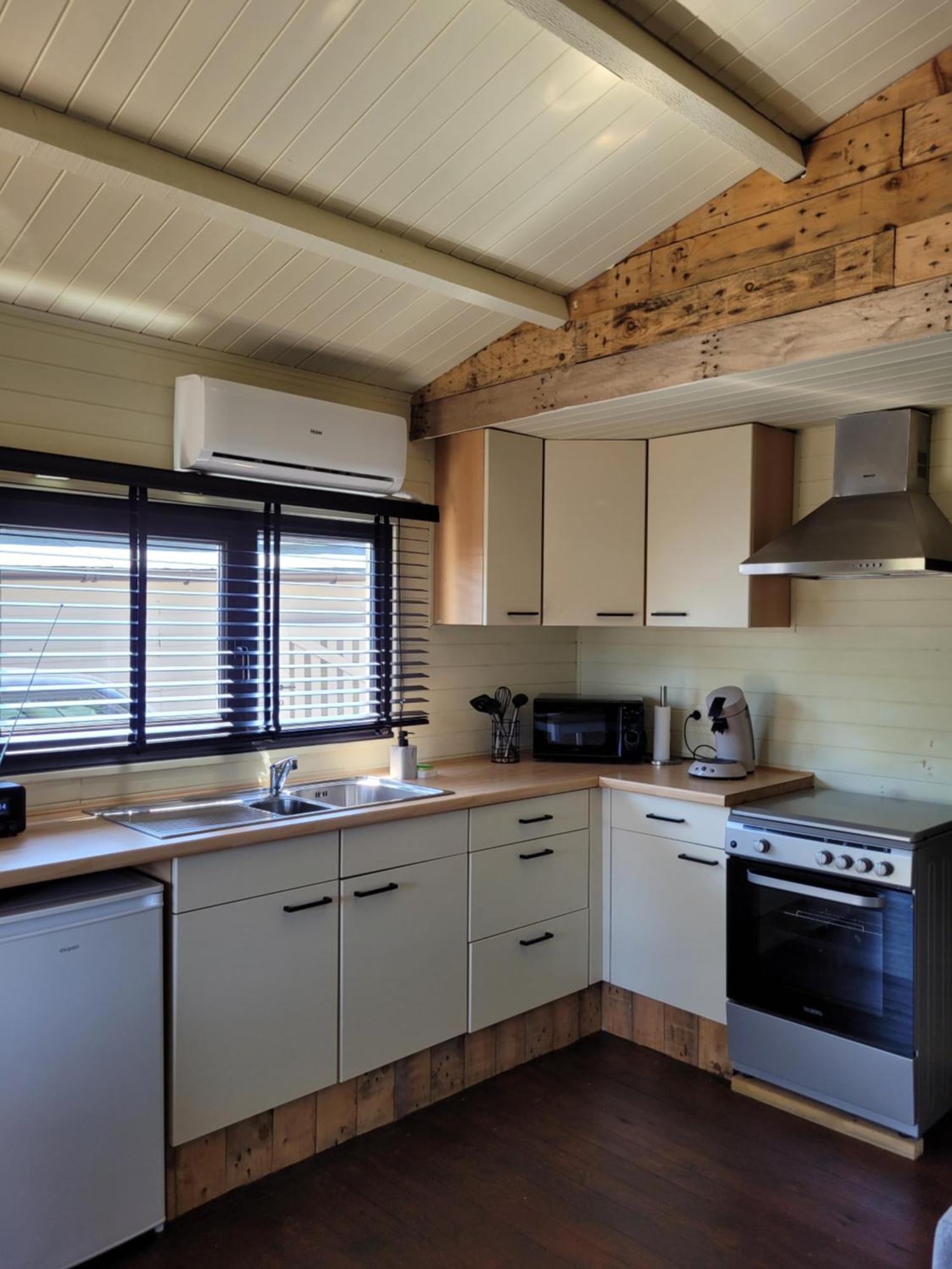 Rustig Gelegen Chalet Solvo Met Terras Aan Het Water Geel Kültér fotó