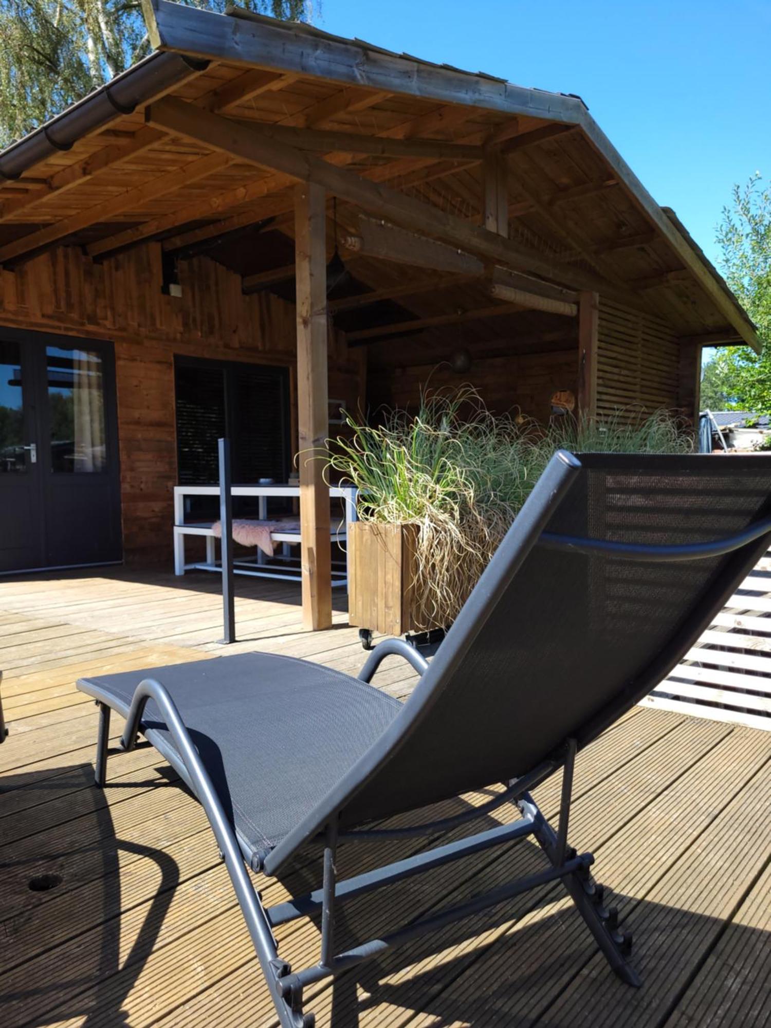 Rustig Gelegen Chalet Solvo Met Terras Aan Het Water Geel Kültér fotó